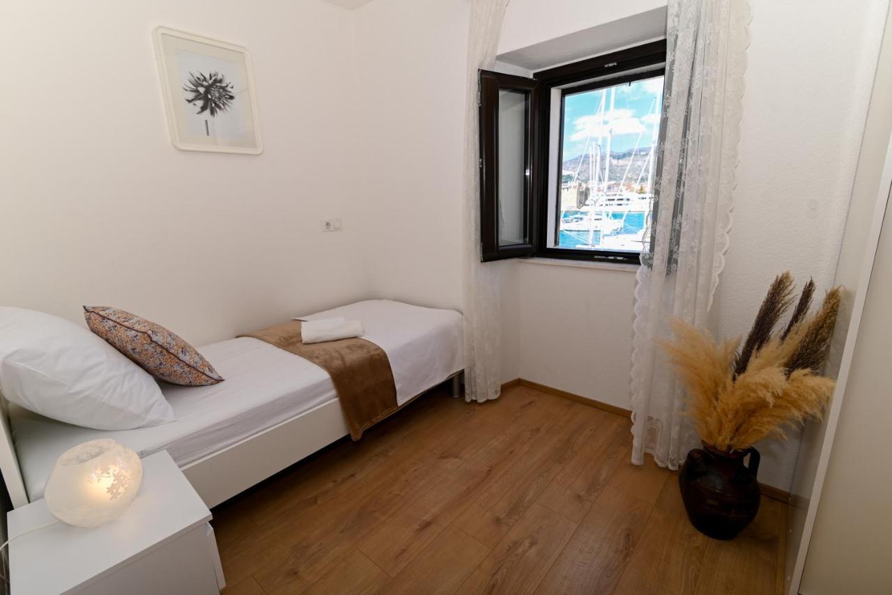 Apartman Ciciliani Трогир Экстерьер фото